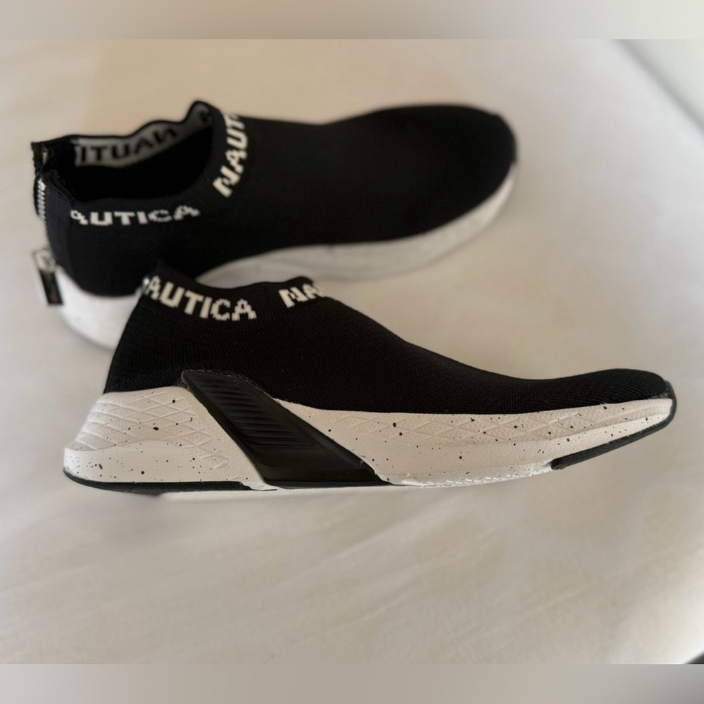 Nautica Women's Size 6.5 Black Slip-On Jogger Sneakers, Pre-owned